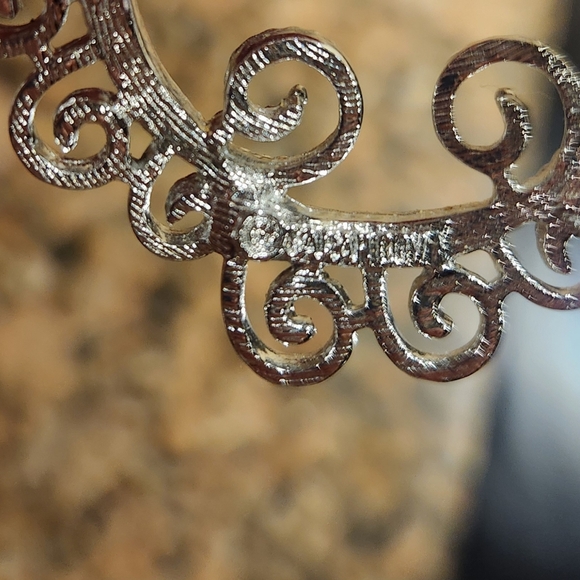 Vintage Sarah Coventry "Silvery Mist" Openwork Brooch Pin 2" EUC - Picture 4 of 4